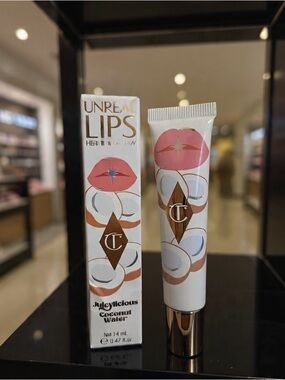 Charlotte Tilbury Unreal Lips Juicylicious Coconut Water - Soft Pink & Rose Gold